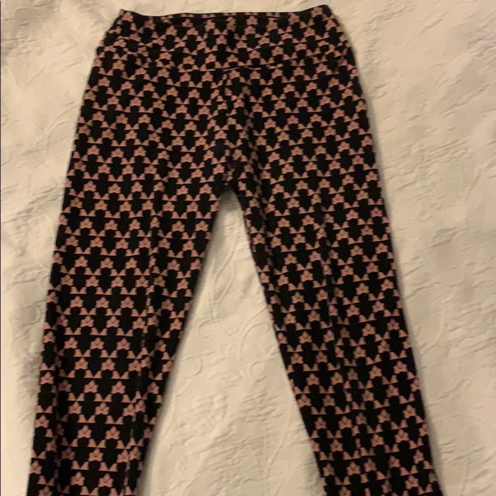 Minnie Mouse leggings on size